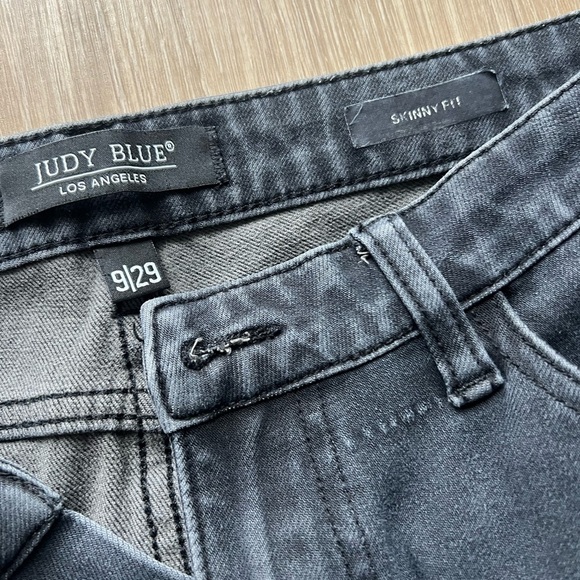 Judy Blue Women’s Size 9/29 Black Skinny Jeans Super Stretchy and Comfortable - Picture 3 of 4